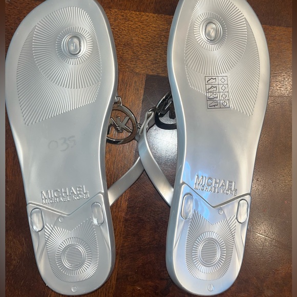 Michael Kors Silver Jelly Sandals Flip Flops Size 7 - Picture 7 of 7